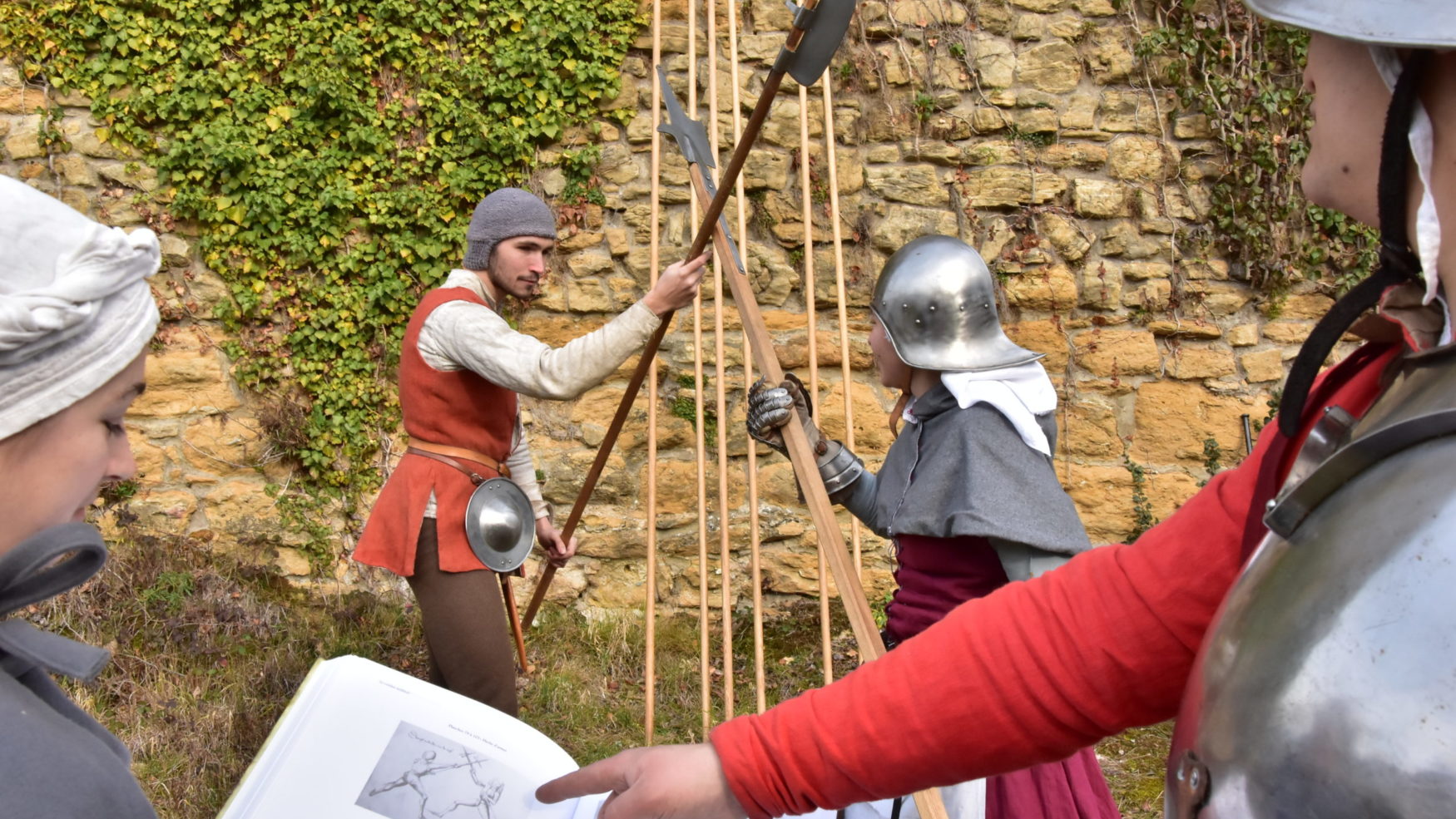 Duel avec des armes comme au Moyen Âge