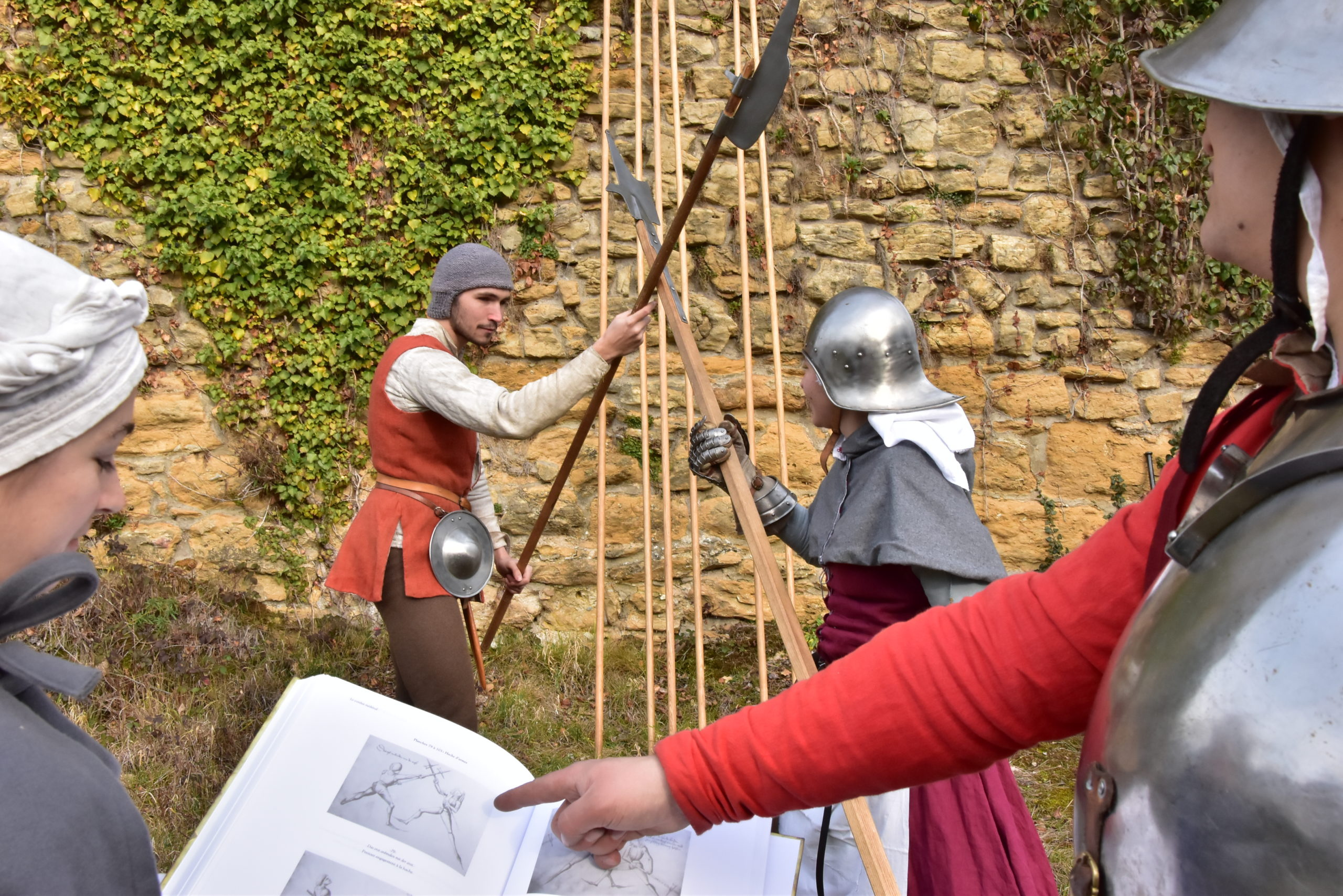 Duel avec des armes comme au Moyen Âge