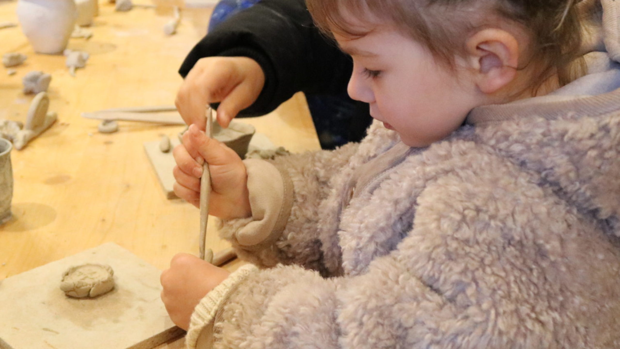 Ateliers PâKOMUZé « Les mains dans l’argile »