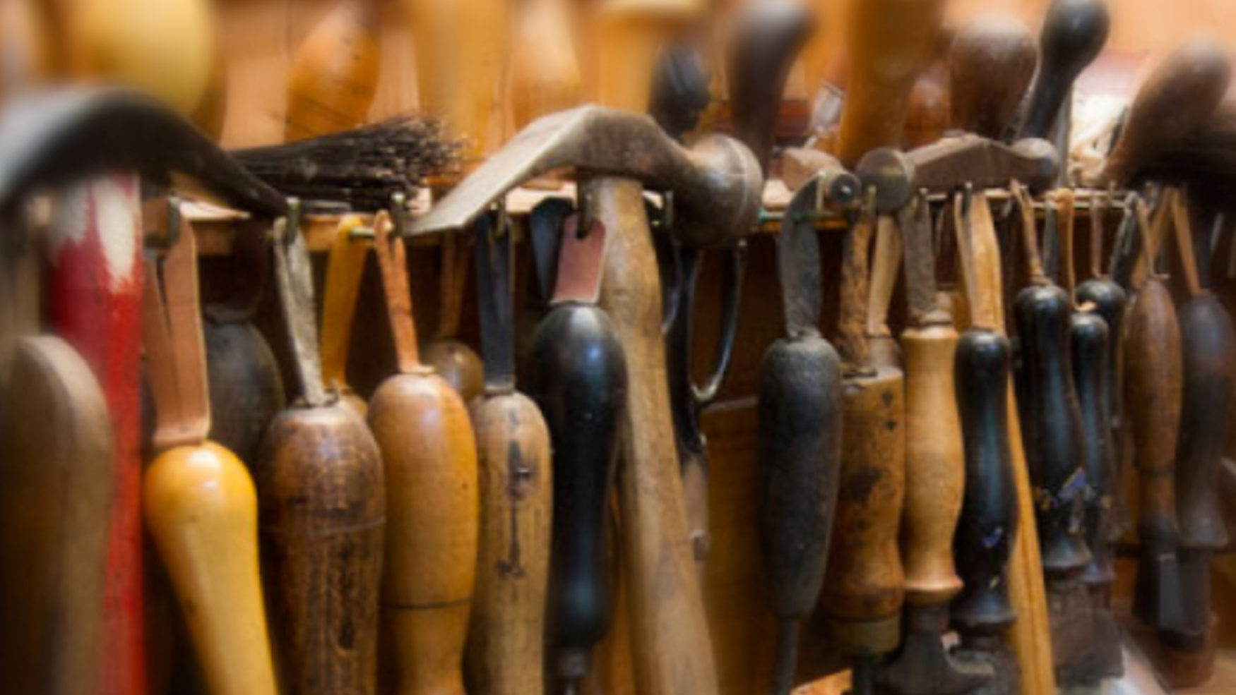 1.02 / 1.03 / 1.04 / Ateliers de travail du cuir pour adultes