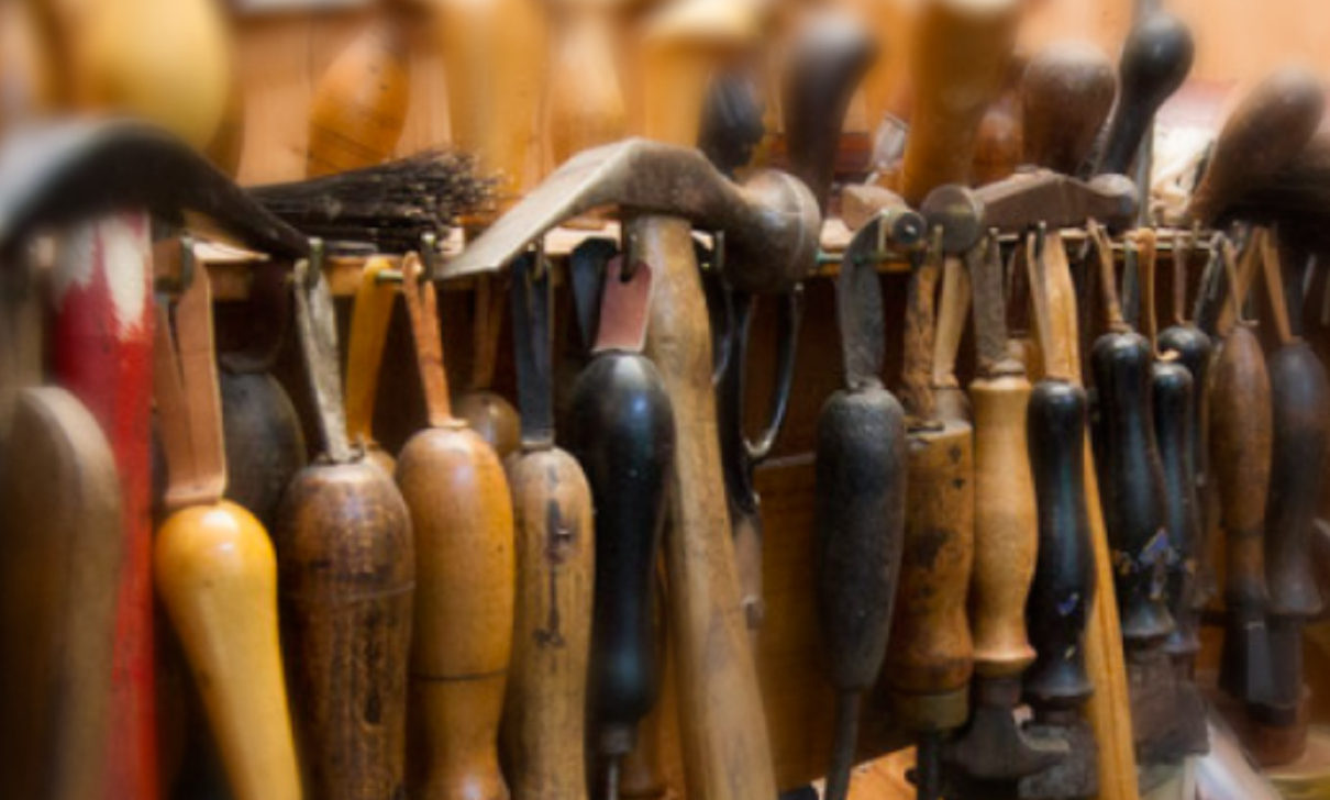 1.02 / 1.03 / 1.04 / Ateliers de travail du cuir pour adultes