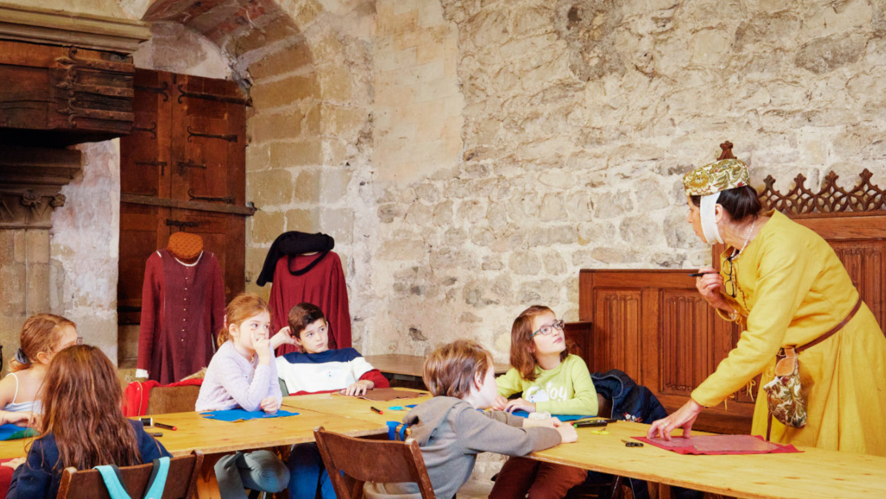 16 and 23.10 - Workshops for ages 8-12: Coat-of-arms and tufting 
