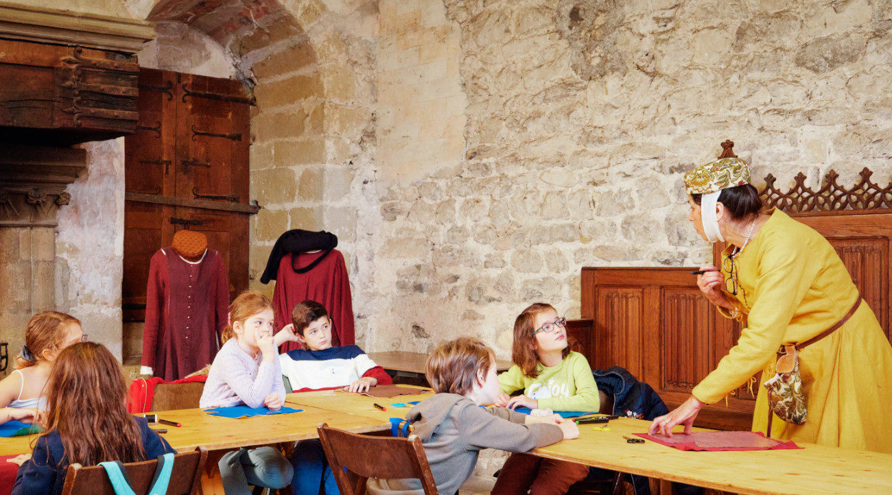 16 and 23.10 - Workshops for ages 8-12: Coat-of-arms and tufting 