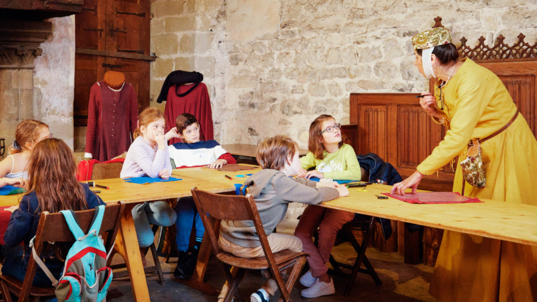 16. und 23.10. - Workshops für 8- bis 12-Jährige : Wappen und Tufting