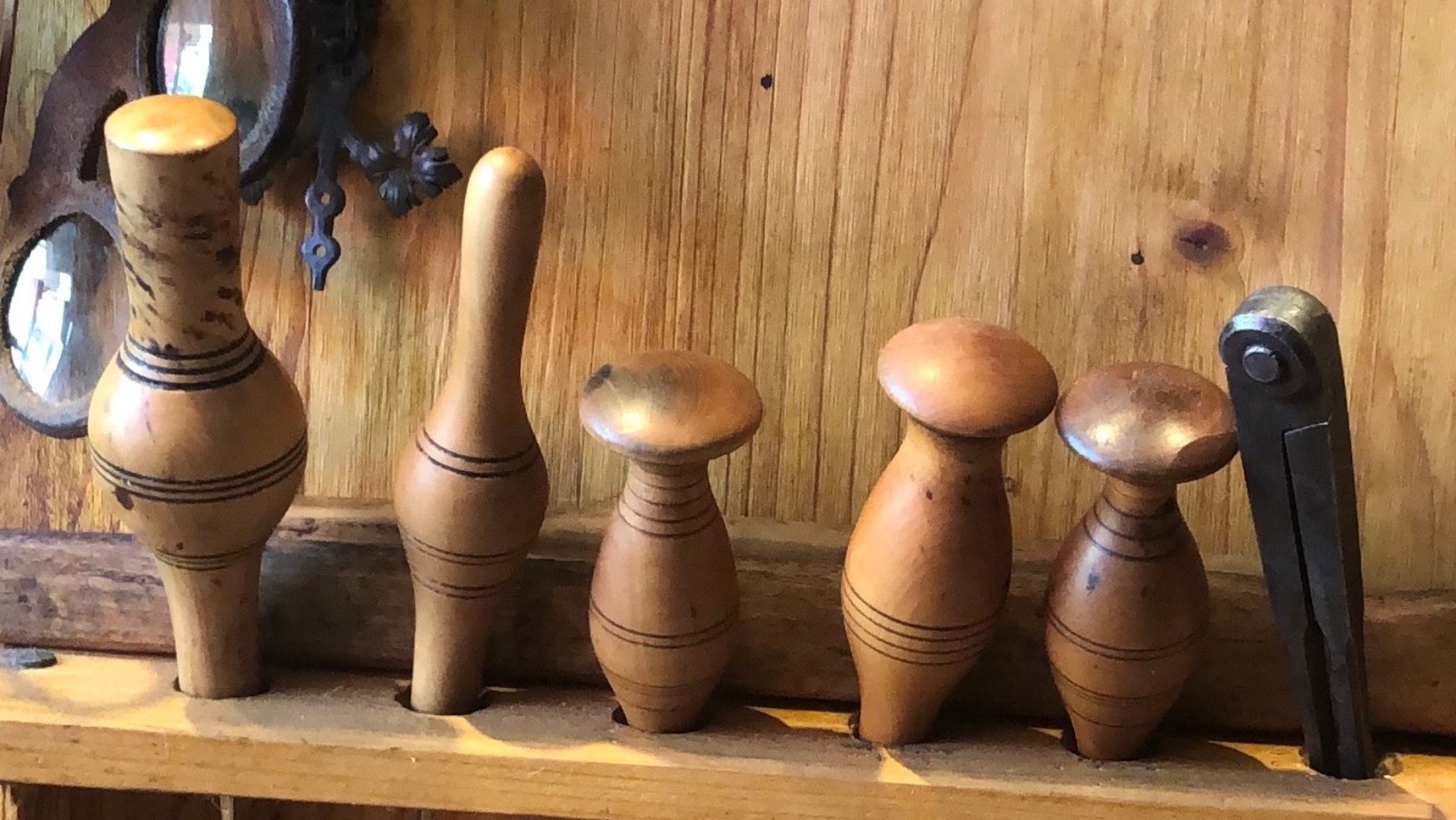 14 and 21.10 - Workshops for ages 8-12: Leatherworking