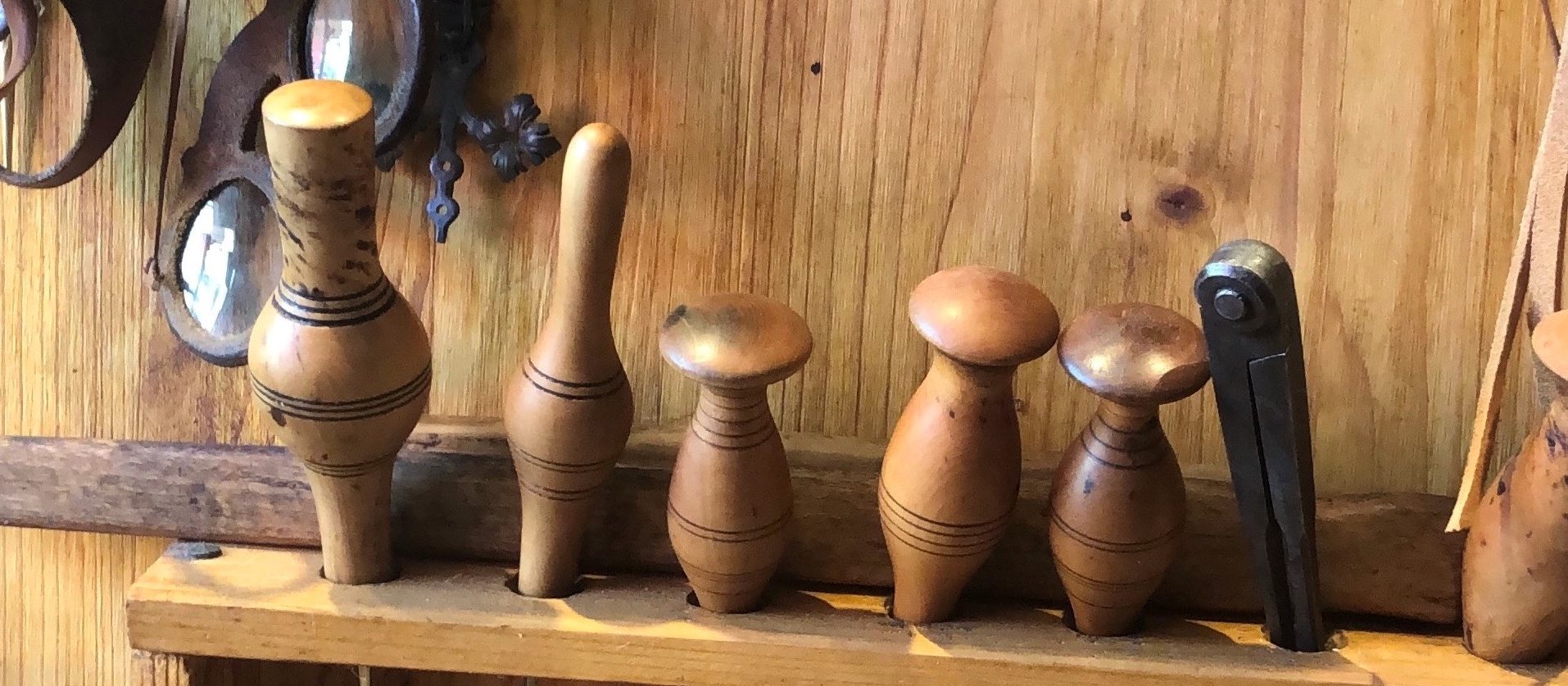 14 and 21.10 - Workshops for ages 8-12: Leatherworking